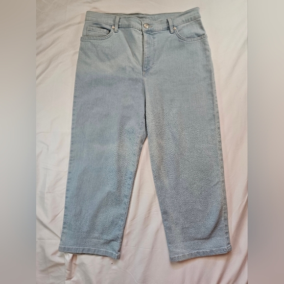 Gloria Vanderbilt Womens Light Wash Amanda Slimming Effect Capri Jeans Size 8 - Picture 1 of 12